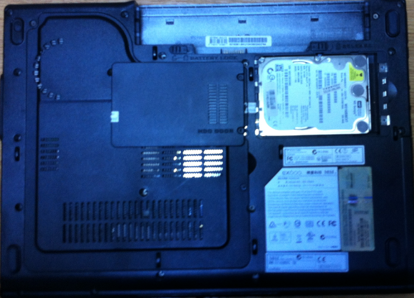 Înlocuire HDD laptop MSI EX600 capac